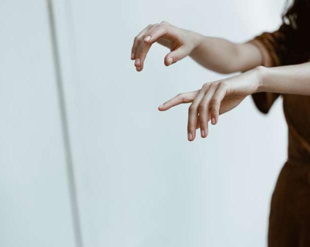 Нет, не стресс: опасные причины, почему трясутся руки