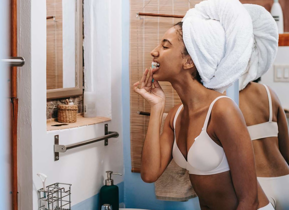 5 нестыдных вопросов, если у вас зубные протезы